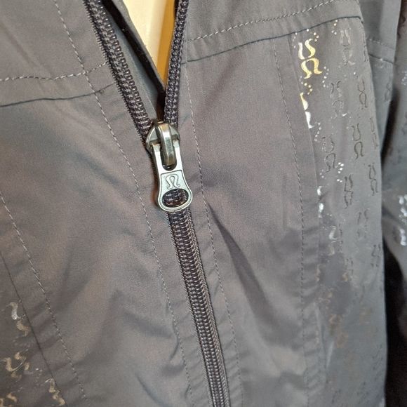 LULULEMON limited edition new moves silver gray full zip windbreaker jacket - Picture 4 of 9